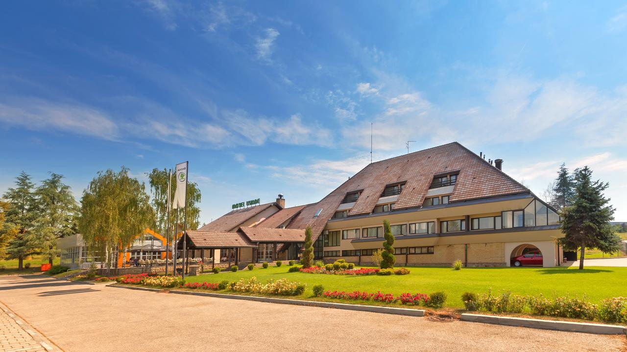 Hotel Livade Cacak Bagian luar foto